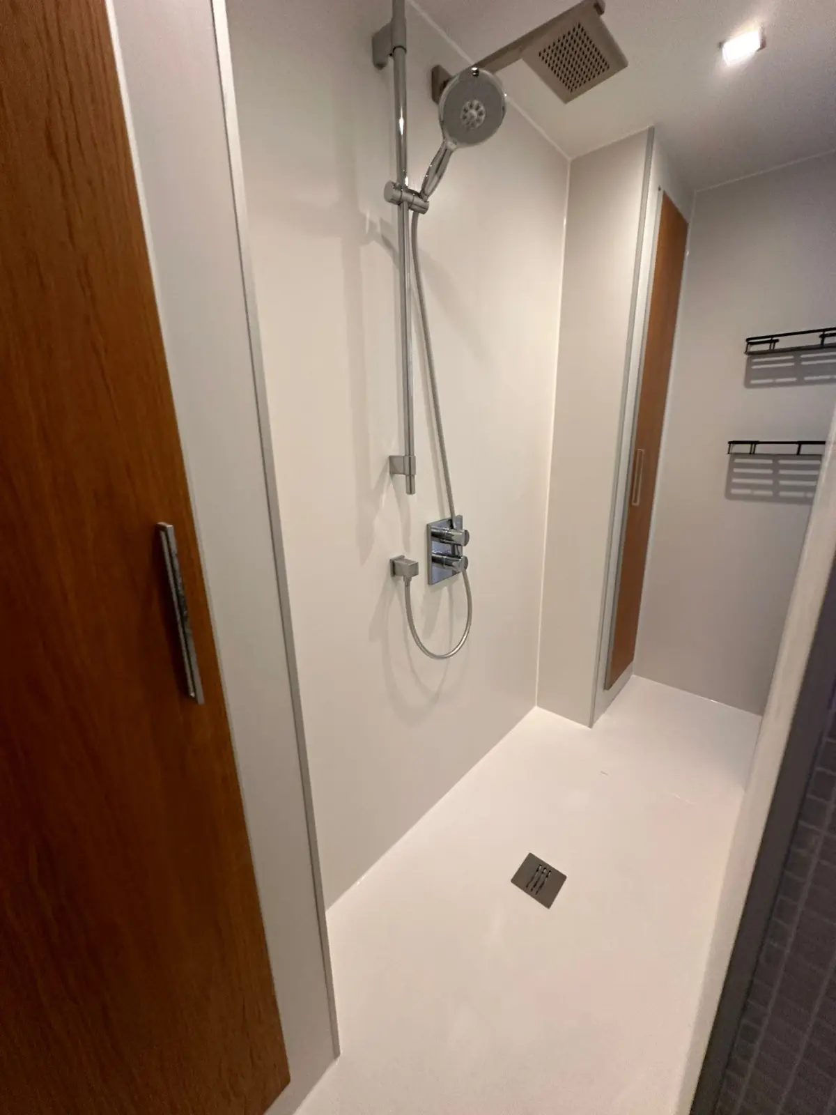 Zorgeloos douchen met stijlvolle inloopdouche na renovatie